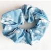 Scrunchie tie dye licht blauw